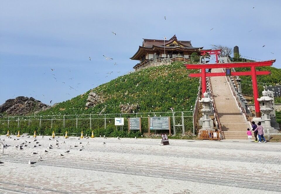 蕪島神社の全体写真